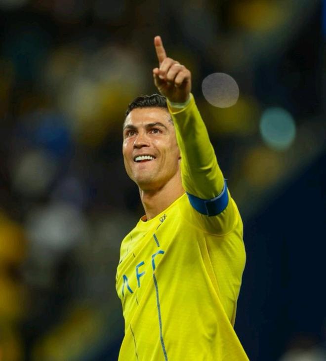 九游游戏中心-C罗迎来二十赛季出色发挥，湖人观众热烈欢呼！(c罗2024)