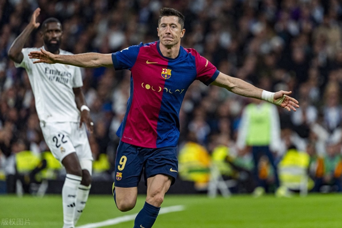 九游游戏中心下载 官方版-关于莱万多夫斯基连续二十场比赛得分超过表现优异，MAD不断突破！全场沸腾不已的信息