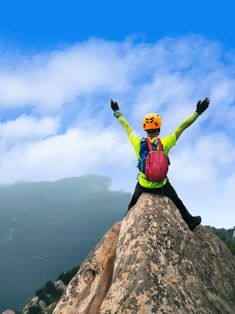 九游游戏中心下载-关于冰球巡回赛上演强强对话，钱塘霹雳队读秒扳平嵩山天虎队，团队配合流畅；新人首发惊艳的信息