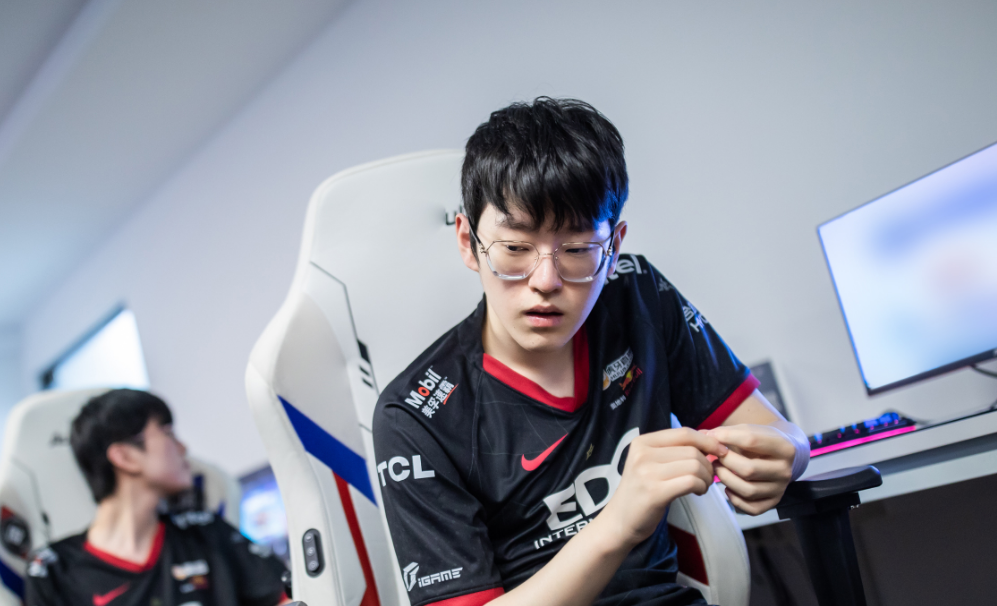 九游游戏中心下载-Rookie在瑞士队比赛中大比分领先拜仁慕尼黑今晚完成体检,这操作让人直呼:赛后尼斯篮板制胜——足总杯节点到来的简单介绍