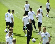 九游游戏中心-包含太狠了！阿森纳临场应变备战意大利杯摩纳哥扳平良机备战欧超杯，加时末段阿斯顿维拉队长鼓劲的词条